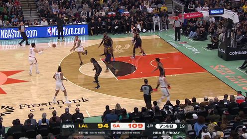 《TOP时刻》16日NBA最佳扣篮 文班亚马无惧伍德封盖突破滑翔暴扣