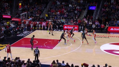 《TOP时刻》14日NBA最佳助攻 特雷杨机敏穿裆助攻潇洒写意 