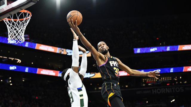 杜兰特vs雄鹿集锦 砍下28+10飞天炸扣梦回雷霆时期