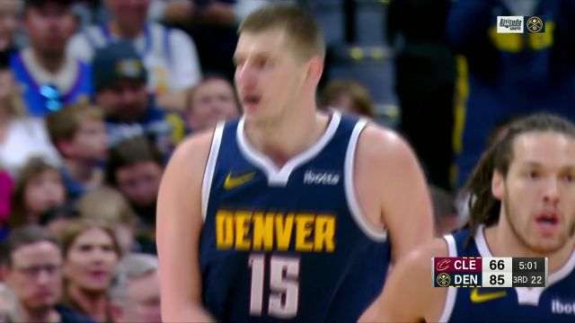 传得巧扣得妙！约老师吸引防守吊传篮下 戈登神兵天降单臂炸筐