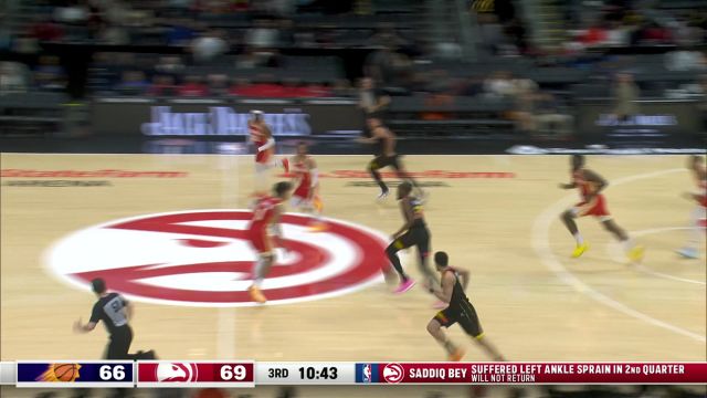 想跟我飙分你还不是对手 布克三分线外两连击弹无虚发