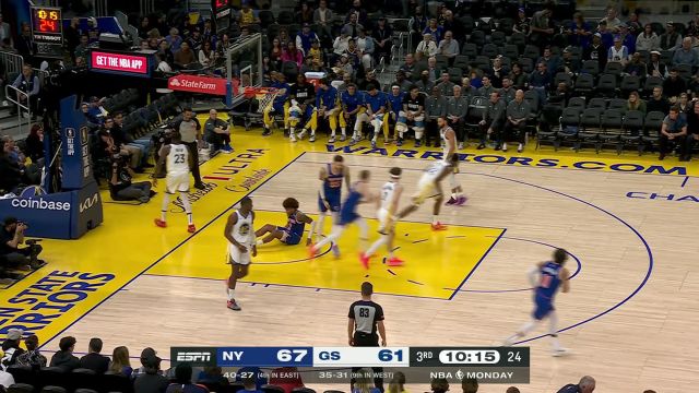 秉承着突破的原则不停歇 迪温琴佐布伦森篮下连连取分