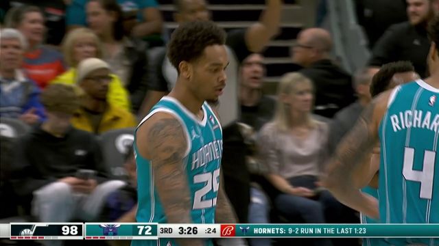 柔韧性简直出众 华盛顿反击快攻欧洲步抛投打进