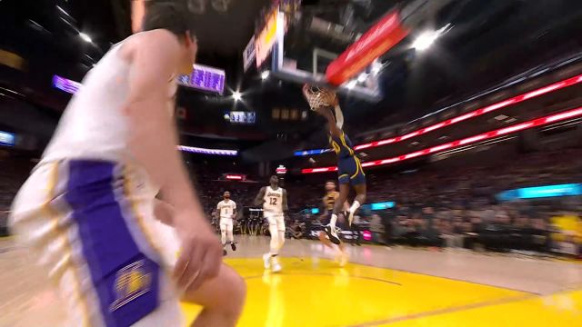 主场氛围达到顶峰！格林送詹姆斯遮天大帽转换反击库明加双手暴扣打停湖人