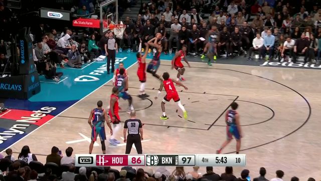 大步流星全力冲刺 惠特莫尔反击快攻一条龙滑翔暴扣