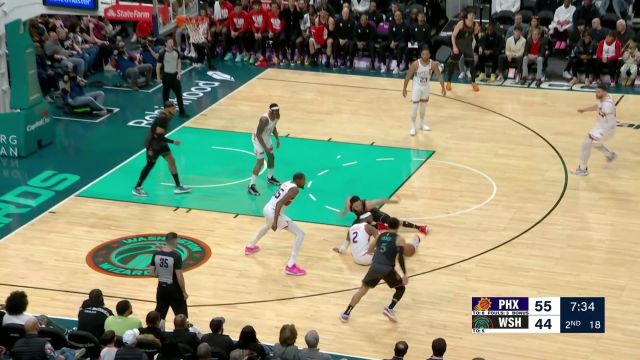 杜兰特空中接球不落地直塞篮下 努尔基奇吃饼勾手稳稳拿分