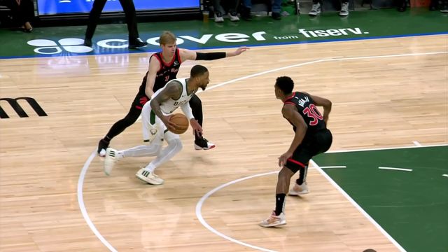 该出手时就出手 利拉德灵光乍现造犯规2+1稳稳命中