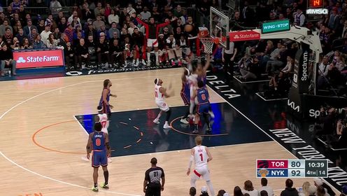 《NBA全场集锦》一脚油门踩到底！阿奴诺比箭步穿云疾驰暴扣一条龙