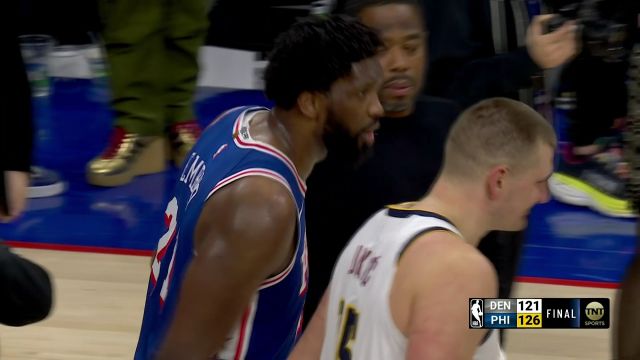 MVP交流经验？恩比德赛后与约基奇掩耳交流