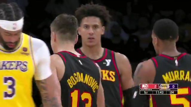 开局就是一个下马威！杰伦·约翰逊死亡隔扣飞跃里夫斯