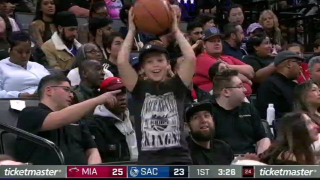 NBA常规赛：热火vs国王第1节英文原声回放