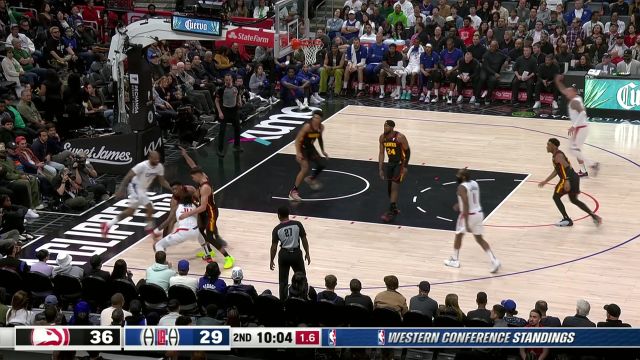 身体素质与柔和手感完美结合！杰伦·约翰逊反击超车板后上篮