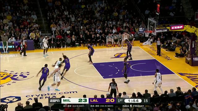 终于开张了 利拉德超高弧度打板上篮极限命中