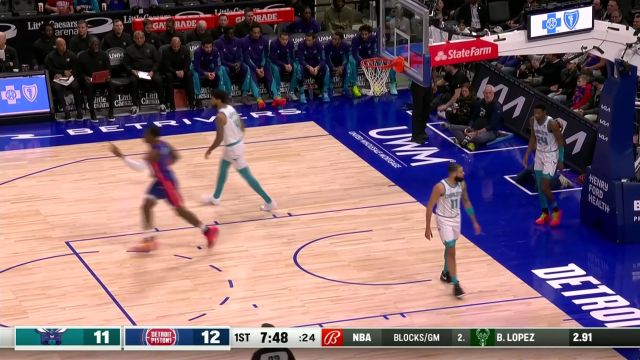 海耶斯四分卫长传制导 杜伦接球攻筐大力扣篮