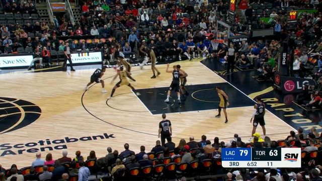 皓篮球：看了眼独行侠和太阳那边的数据版，这快船也得开始男儿当自强了，少年自由少年狂了