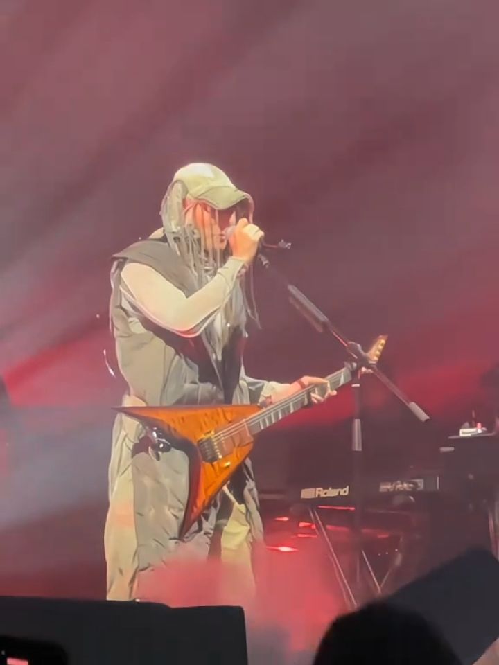 弹吉他的谢霆锋你好嘢!现身王双骏音乐会,现场演绎《潜龙勿用》太炸了