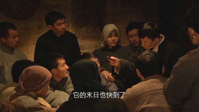 烽火硝烟:敌人就快要投降!男子给同志们加油打气