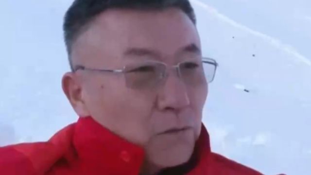 新疆阿勒泰地区突发雪崩,积雪最深处超5米,游客滞留