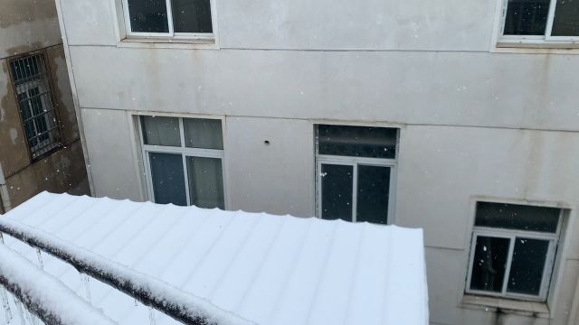 中国湖北省武汉市新洲区,今年的雪比以往的雪下得爆,都还没有出门上班