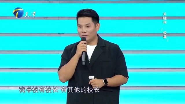 小哥是河南浚县的名人,作品传遍大街小巷,知名度相当高