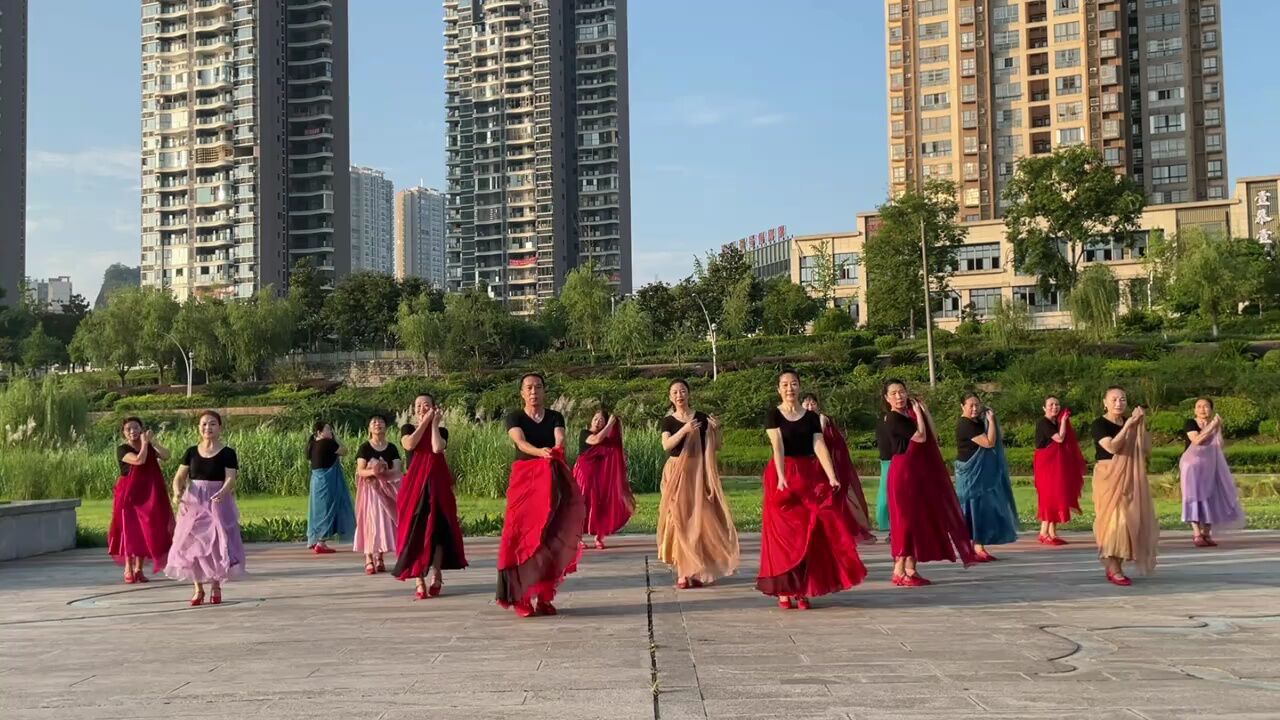 火苗队舞蹈《我们的生活充满阳光》湿地公园实景拍摄,人美舞美