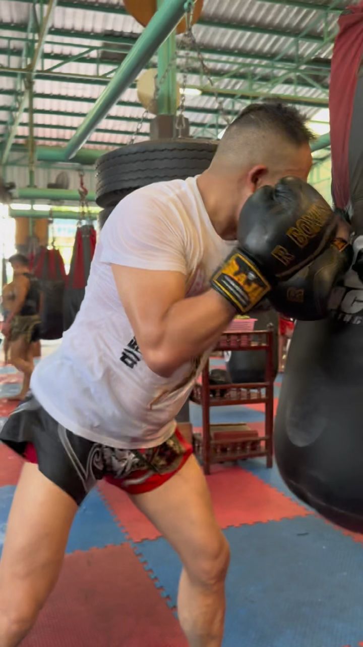 肘击威力为何如此强大?学会近身无敌!#彭小龙#泰拳#日常训练