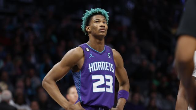 费城76人将试训凯琼斯！去年夏天因疯狂言论被裁，曾豪言打爆巅峰乔丹詹皇