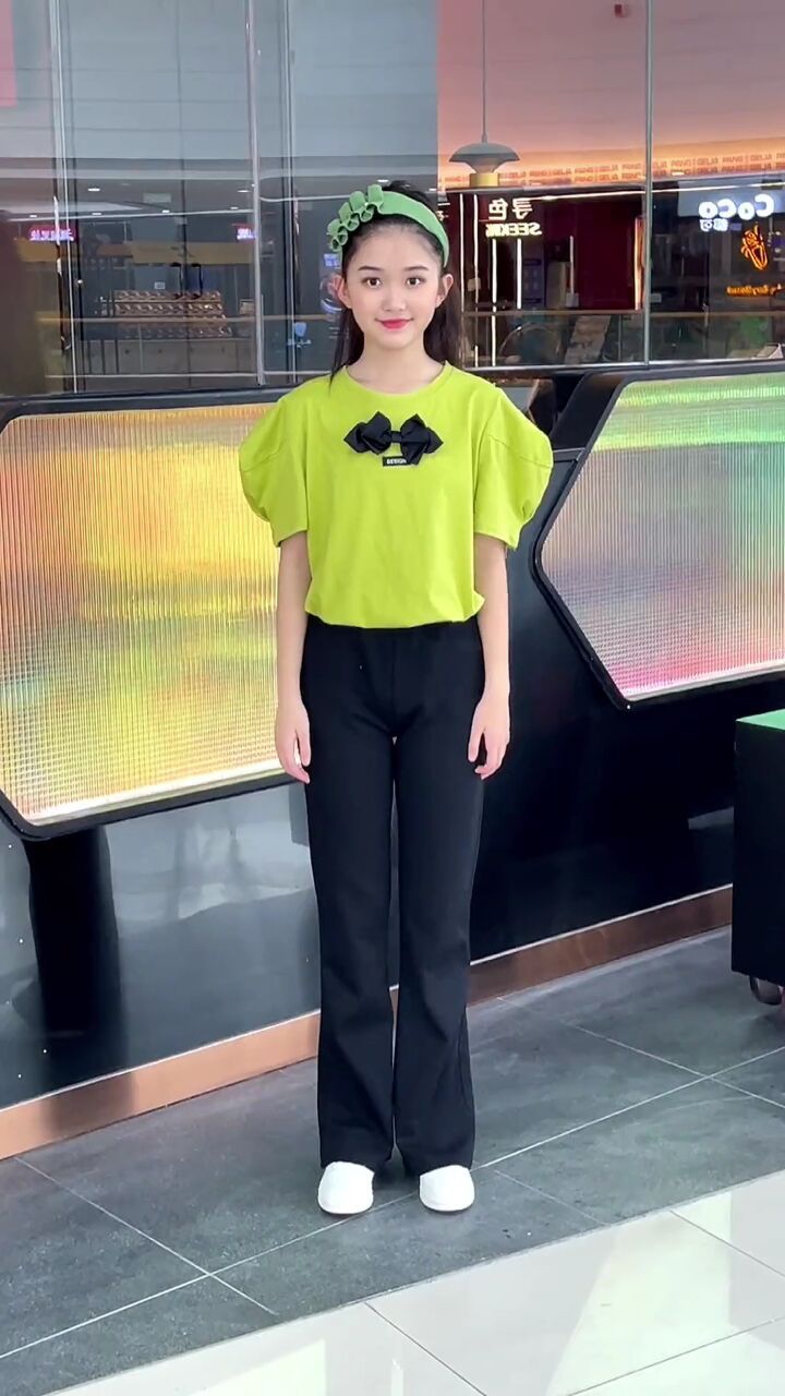 10年的小猴,今年13岁了,身高158体重89斤,上初二了你家也有这么大的小