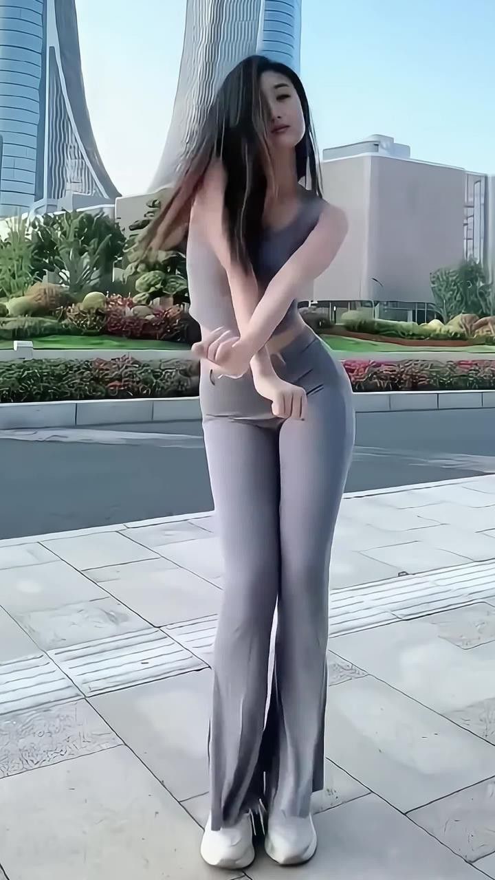 秀秀#甜美女孩#户外拍摄#街拍#穿搭