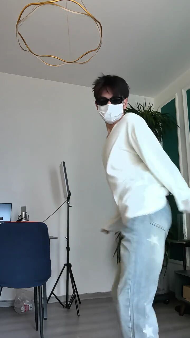 另一个版本#张元英转圈#扭腰#模仿张元英转圈#男生版张元英转圈#冰凉