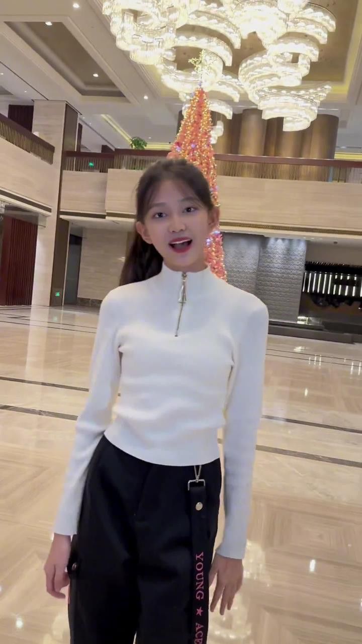 《心墙》周末快乐!一起跳吧 开心的一天宋小睿#美女 #内马尔胜利之舞#