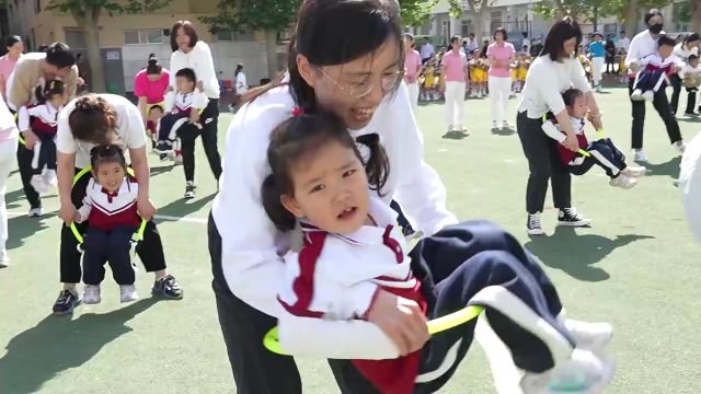 一起“趣”运动 萌娃嗨翻天:泰安市实验学校幼儿园举办春季运动会