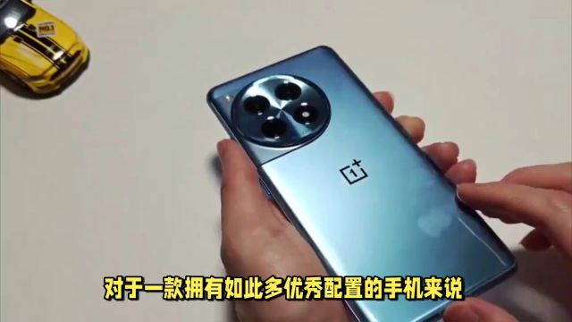 从3499元降至2958元,顶配16GB+1TB+骁龙8Gen2,还有100W闪充