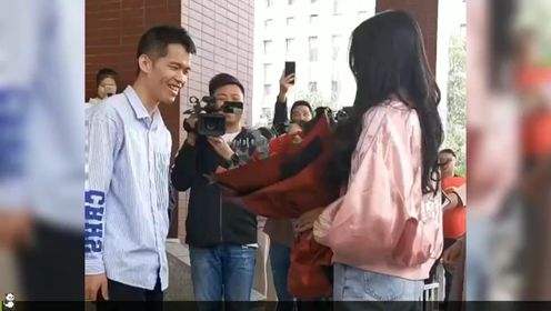 盘点那些女追男名场面,只要你长得够帅,就知道女生有多主动 _高清1080P在线观看平台_腾讯视频