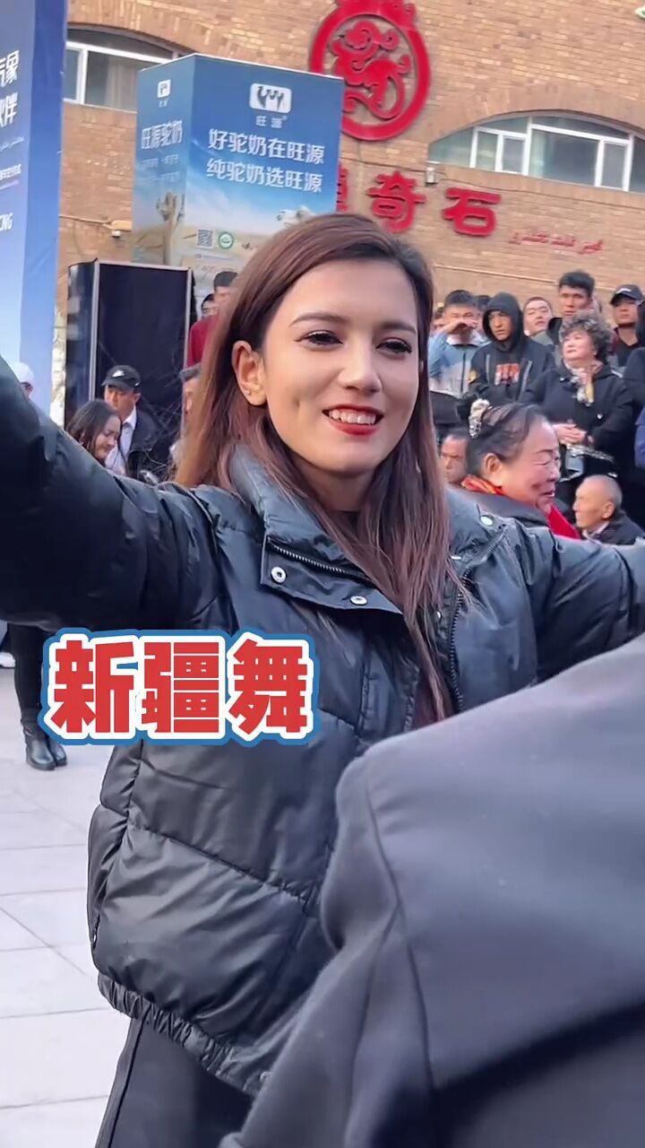 姑娘,漂亮跳舞还那么好看,喜欢的来点赞好评哦#新疆舞 #国际大巴扎