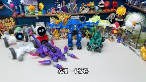 量子战队4合体玩具，13种变形5种武器，究极合体量子战神