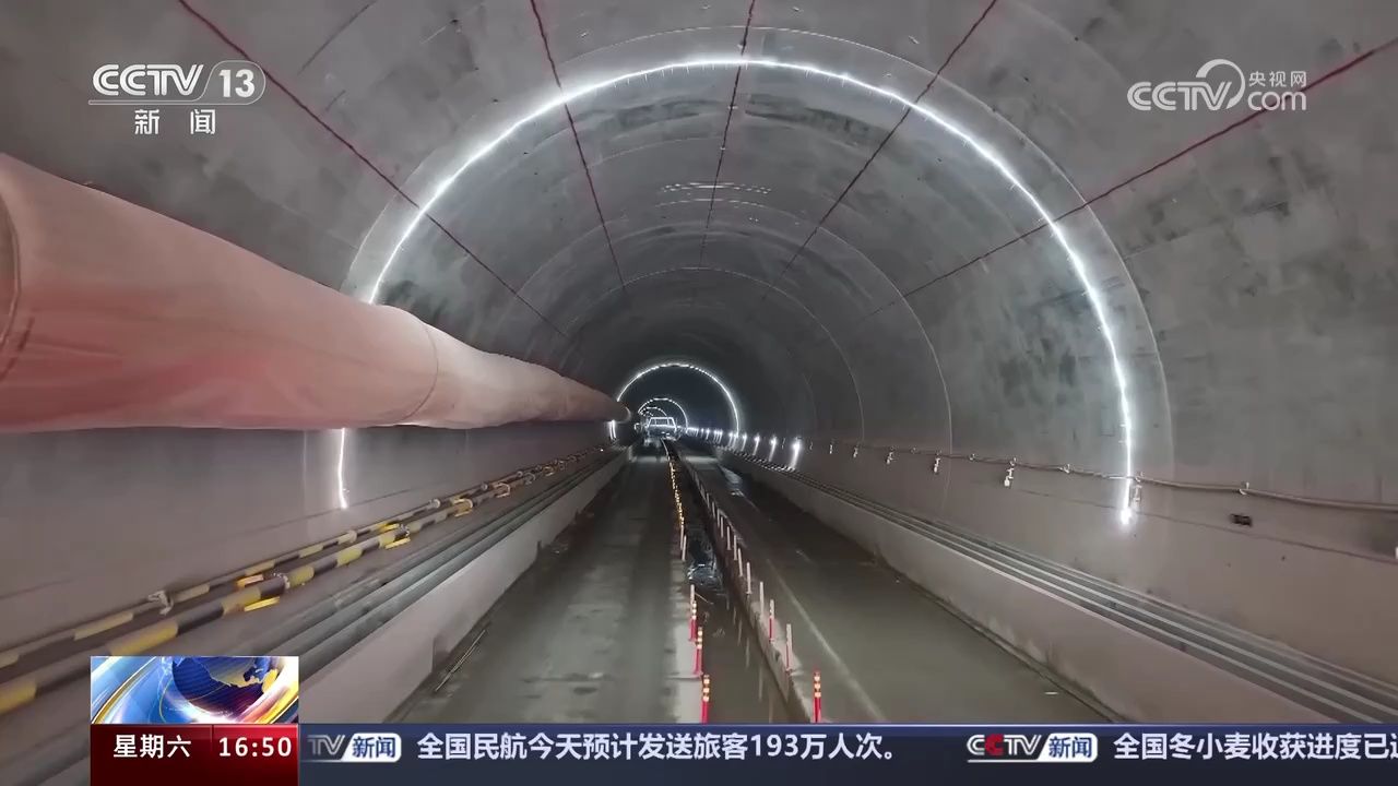 重庆 渝万高铁全线首座千米以上隧道贯通