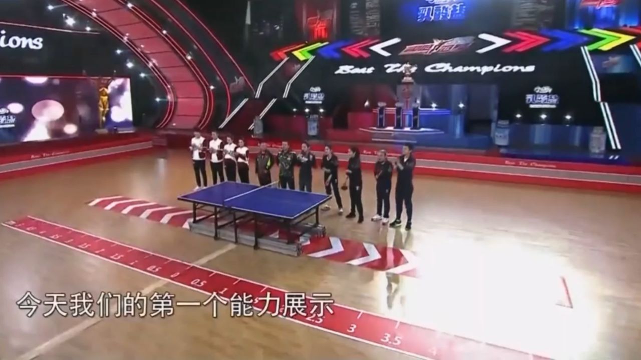 来吧冠军:刘国梁和王涛两位冠军,乒乓球对拉8米!真是太强了!