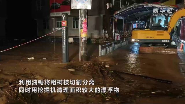 福建南平:强降雨致部分道路溜方 相关部门积极抢修