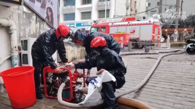 湖北黄冈:降雨致沿街商铺被淹 ,目前积水已排完