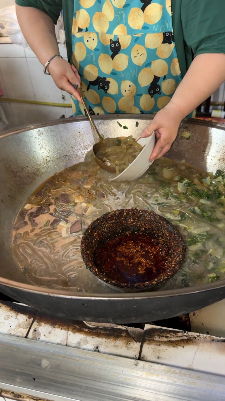 河南安阳特色扁粉菜,7元一碗,看着真不错
