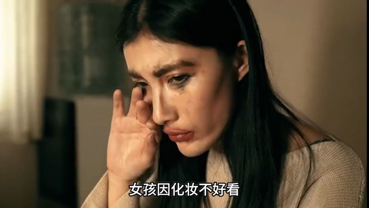 女孩戴上人皮面具，居然秒变大美女_高清