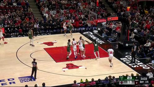 《芝加哥公牛》【回放】NBA常规赛：雄鹿vs公牛第1节英文原声回放