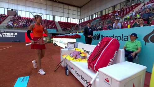 聚焦郑钦文_WTA1000马德里站1/32决赛：波塔波娃2-0郑钦文_状态回暖！郑钦文在非破不可的发球局主动变线完成破发_高清
