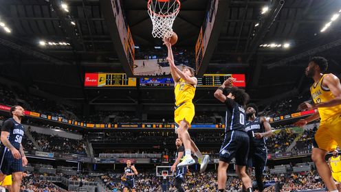 《TOP时刻》【原声】12日NBA十佳球 弗菲瞬步突破隔扣比塔泽 杰林-威廉姆斯自抛自扣技惊四座