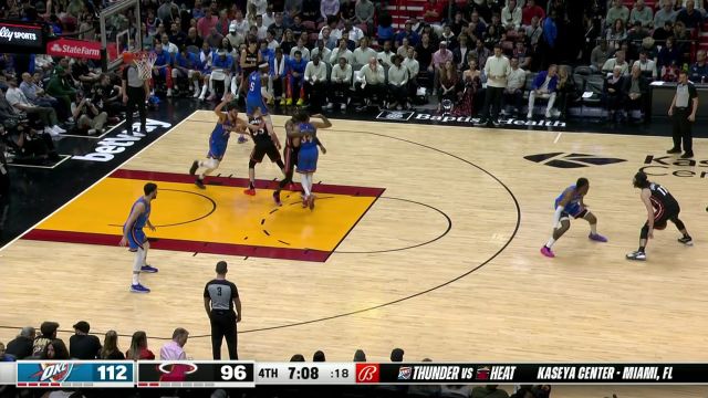 燃炸全场！阿德巴约甩开防守 一飞冲天上演滑翔劈扣
