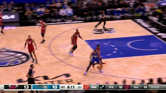 防守都去哪了？小瓦格纳晃飞哈克斯反篮命中