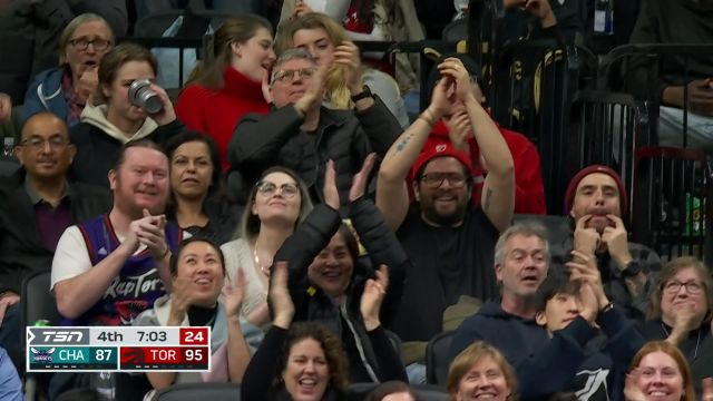 暴力至极！阿丘瓦神兵天降大鹏展翅展腹扣篮