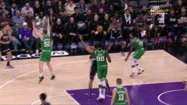 绝世好腰！埃利斯底角接球三分 空中折叠出手神奇打进