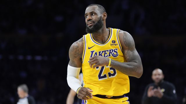 詹姆斯vs独行侠集锦 内外开花25+8+8屡送神来之笔